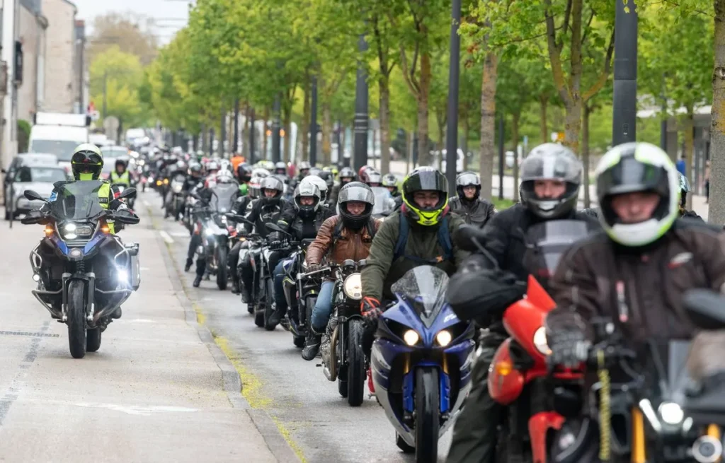 Moto sur route pour balade en France